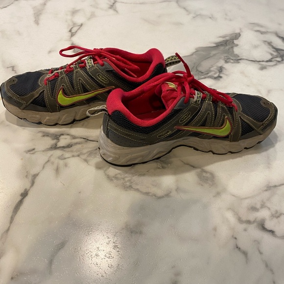 Nike Shoes - Picture 5 of 6